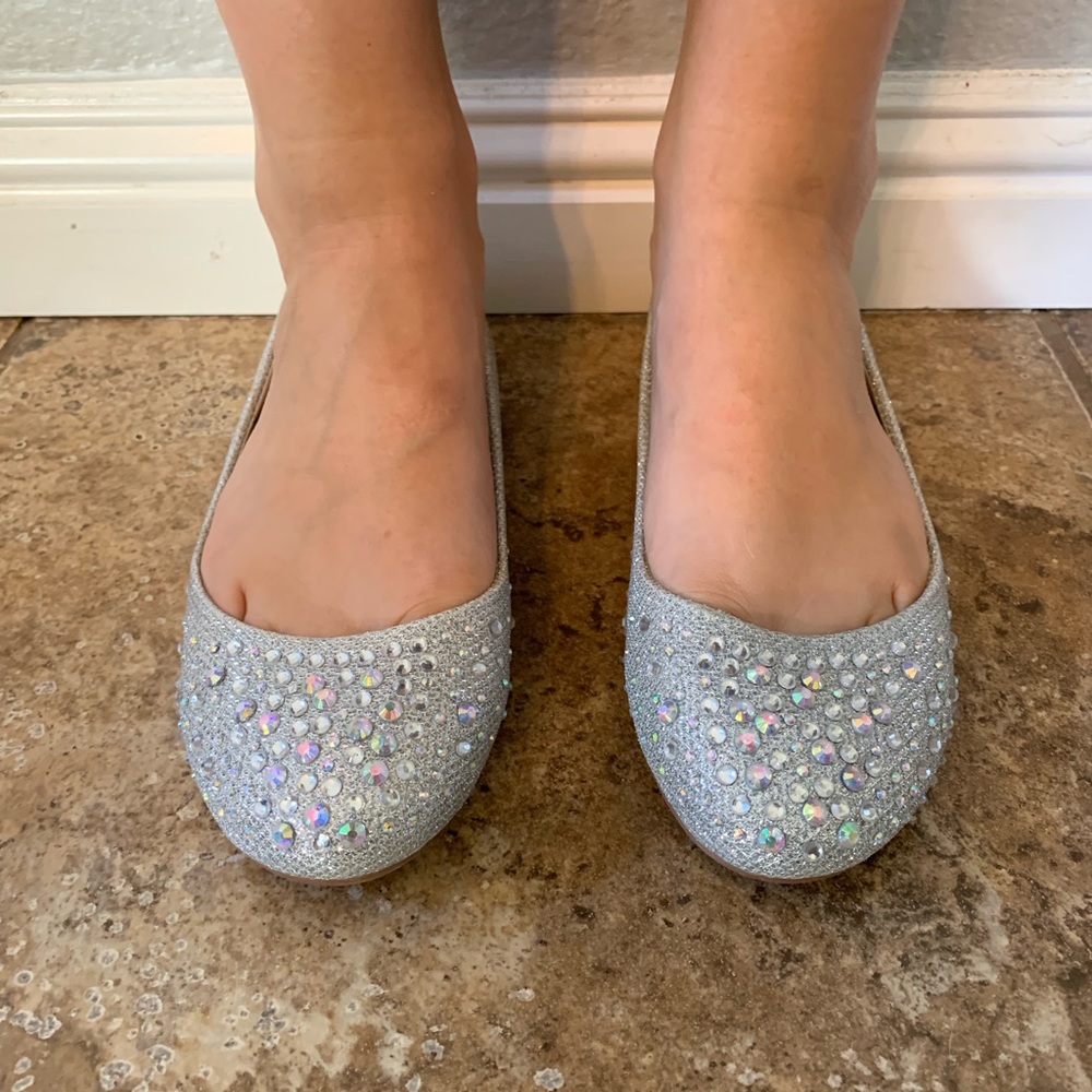 Bella Marie Silver Flats - Size 8